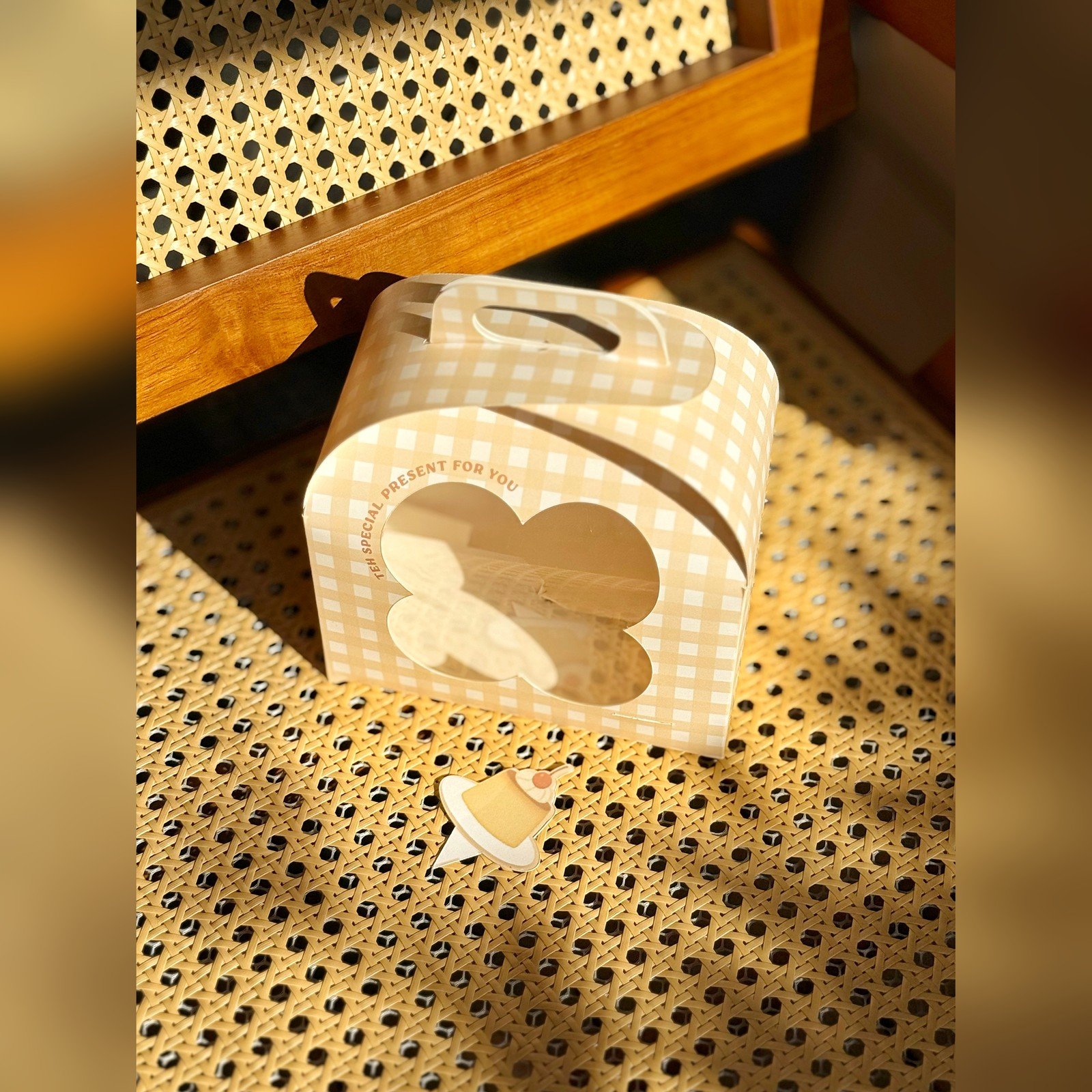 custom yellow plaid arch window slice cake box Custom Yellow Plaid Arch Window Slice Cake Box