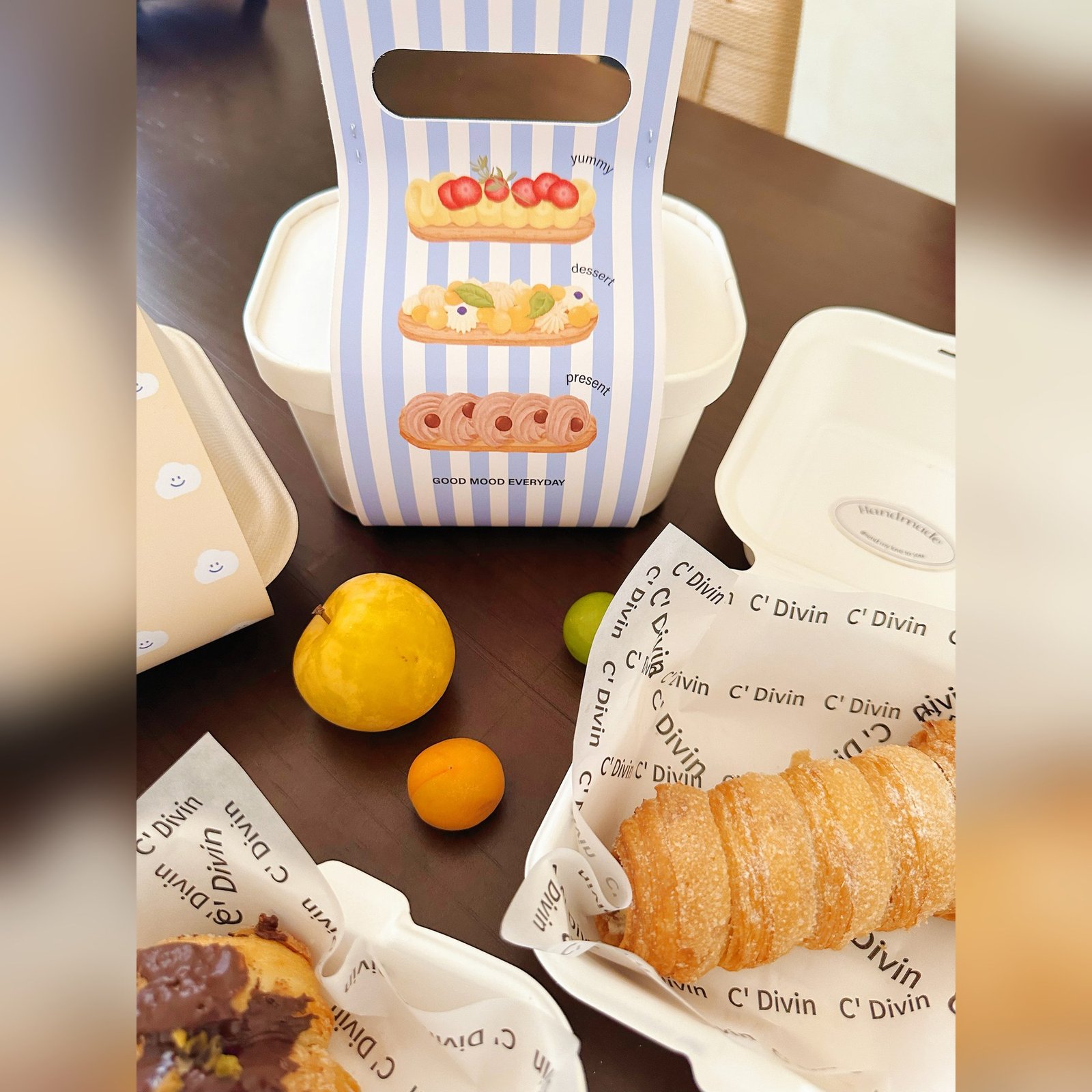 fresh blue stripe carry handle paper sleeve and molded pulp tray set Fresh Blue Stripe Carry-Handle Paper Sleeve and Molded Pulp Tray Set