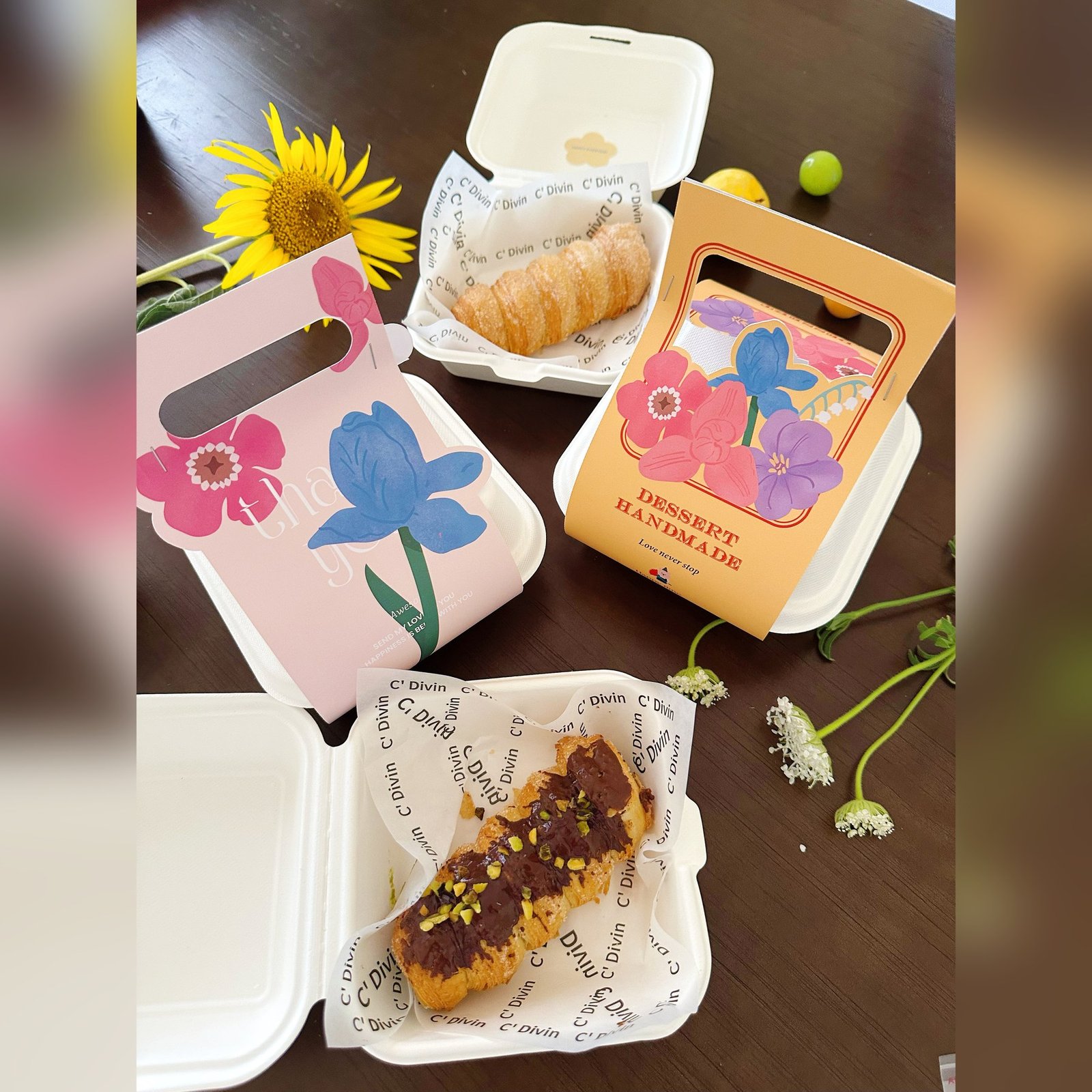 handmade floral carry handle paper sleeve and molded pulp tray set Handmade Floral Carry-Handle Paper Sleeve and Molded Pulp Tray Set
