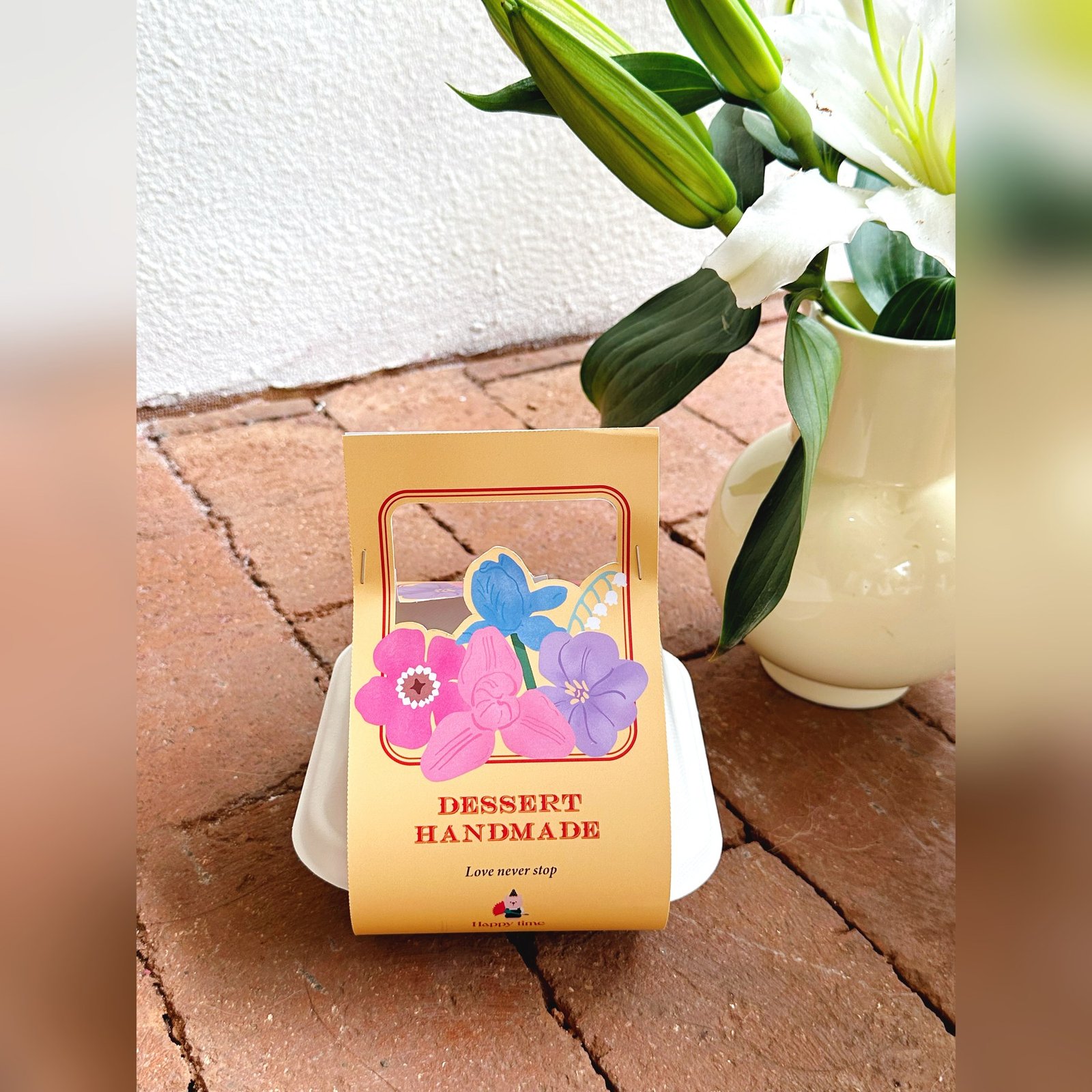 handmade floral carry handle paper sleeve and molded pulp tray set Handmade Floral Carry-Handle Paper Sleeve and Molded Pulp Tray Set